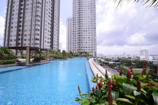 Hồ bơi lớn tại chung cư Phú Hoàng Anh