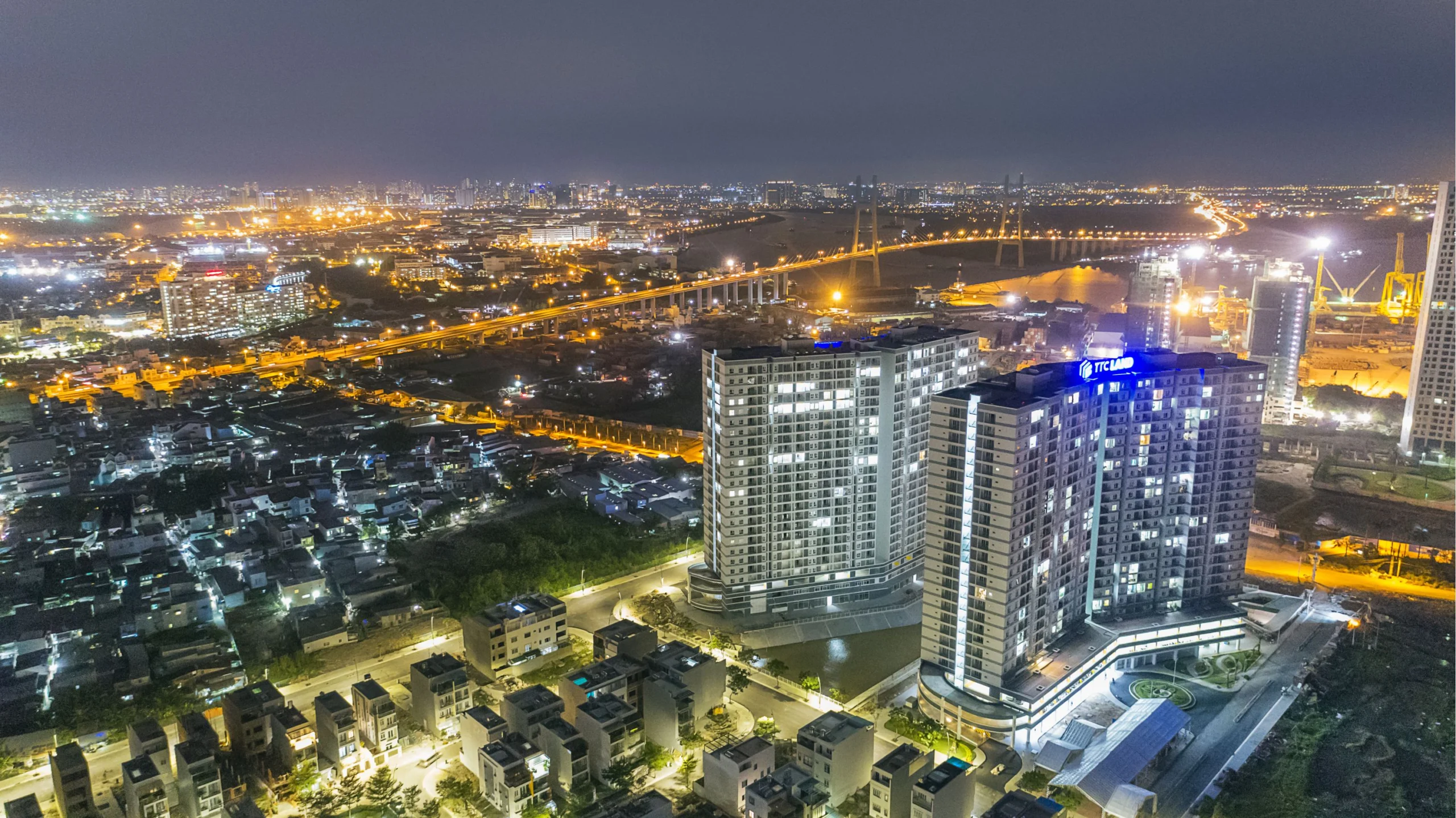 Tổng quan khu phức hợp Jamona City với hồ Thiên Nga trung tâm