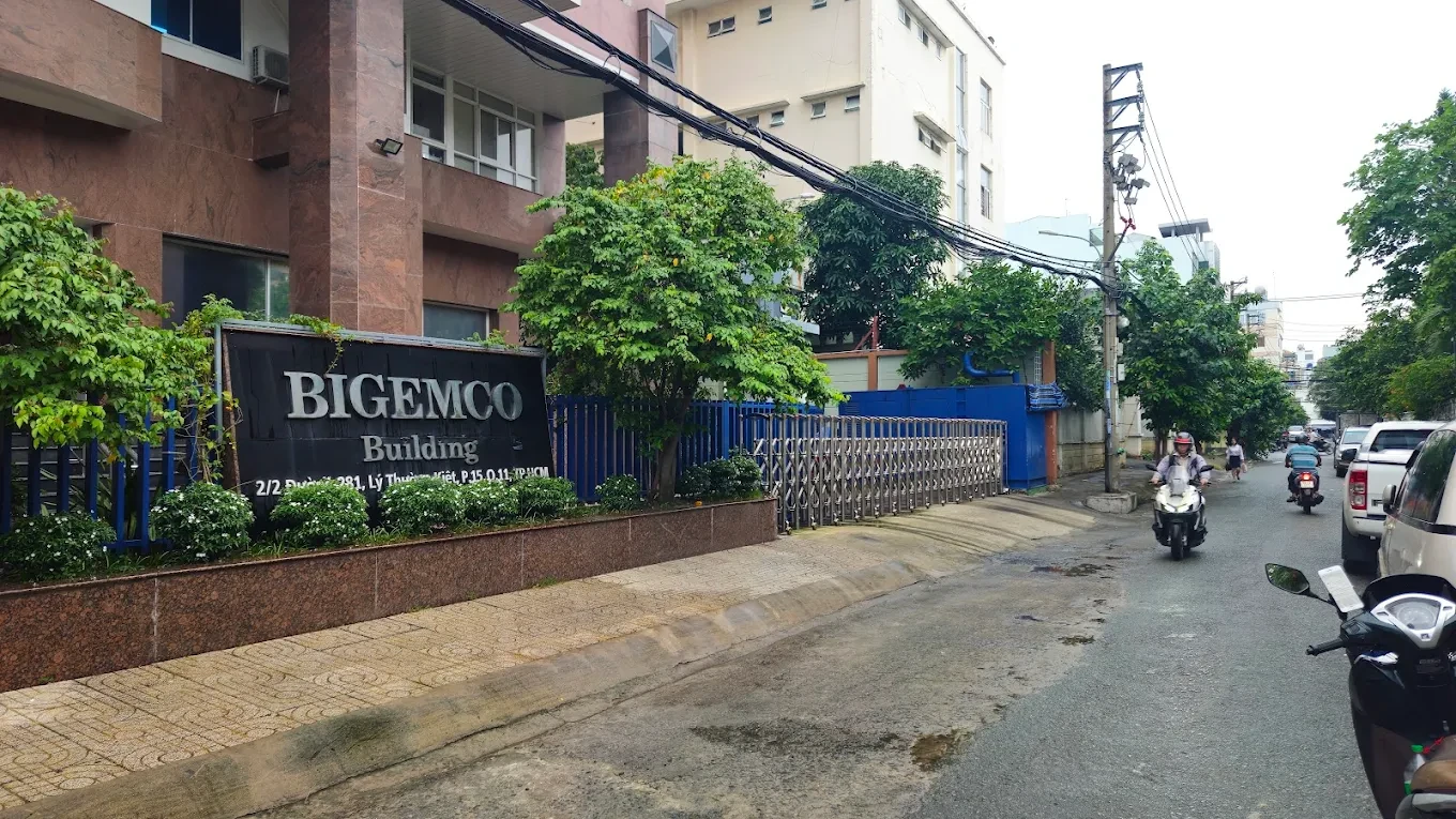Khu Lữ Gia và Nhà thi đấu Phú Thọ gần Bigemco Building