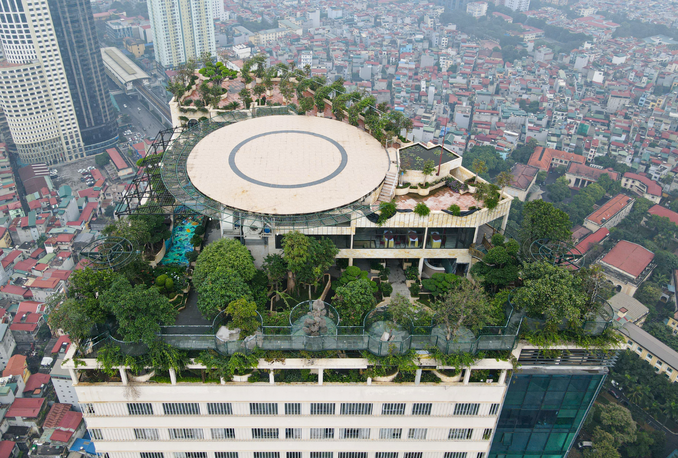 Khu vực xung quanh Tháp Doanh Nhân, Hà Đông