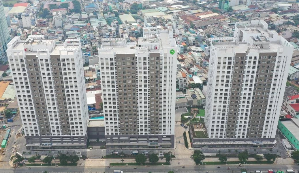 Tiện ích hồ bơi tràn 1.700m2 và không gian xanh tại RichStar
