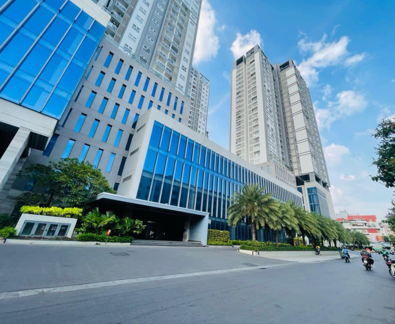 Tiện ích hồ bơi tràn bờ tại chung cư Xi Grand Court