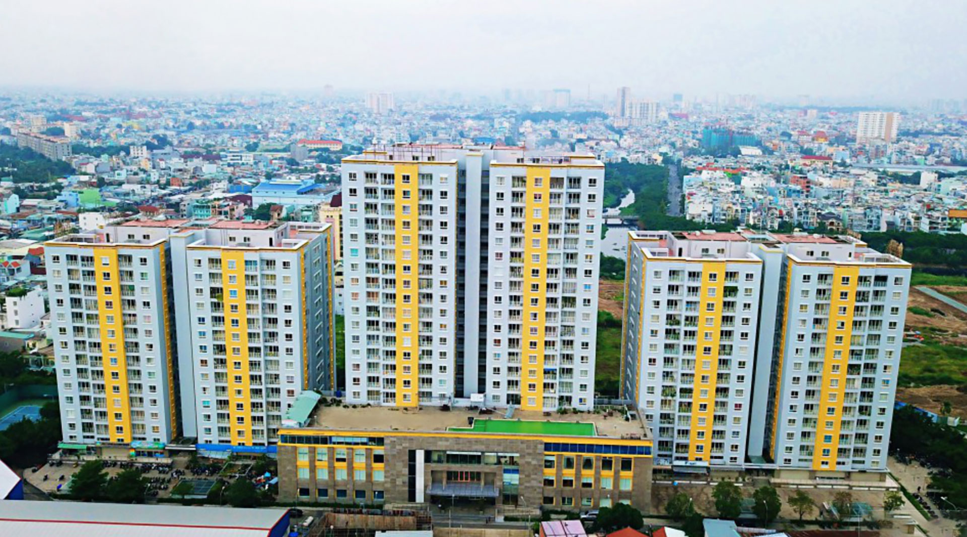 Toàn cảnh chung cư Carina Plaza trên mặt tiền Đại lộ Võ Văn Kiệt