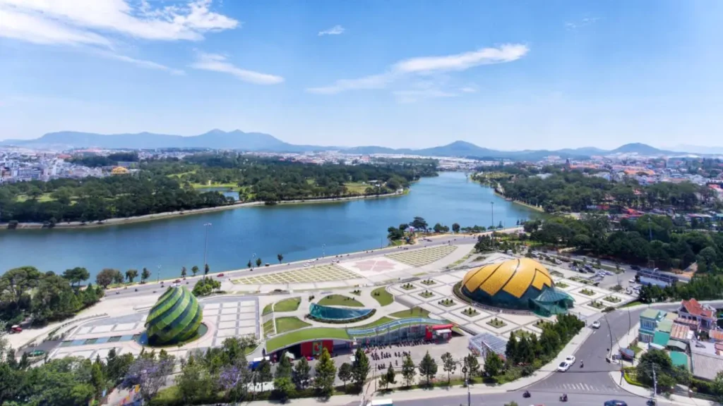 Toàn cảnh trung tâm thành phố Đà Lạt – Lâm Đồng, trả lời cho câu hỏi 'Đà Lạt ở tỉnh nào'
