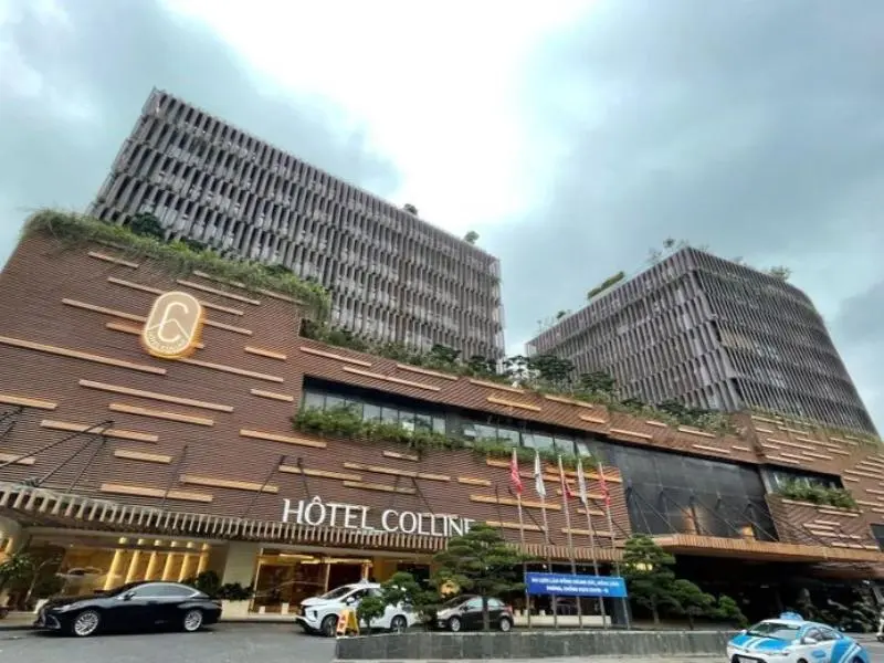 Khách sạn gần chợ Đà Lạt – Hotel Colline với kiến trúc hiện đại, nổi bật giữa trung tâm thành phố.