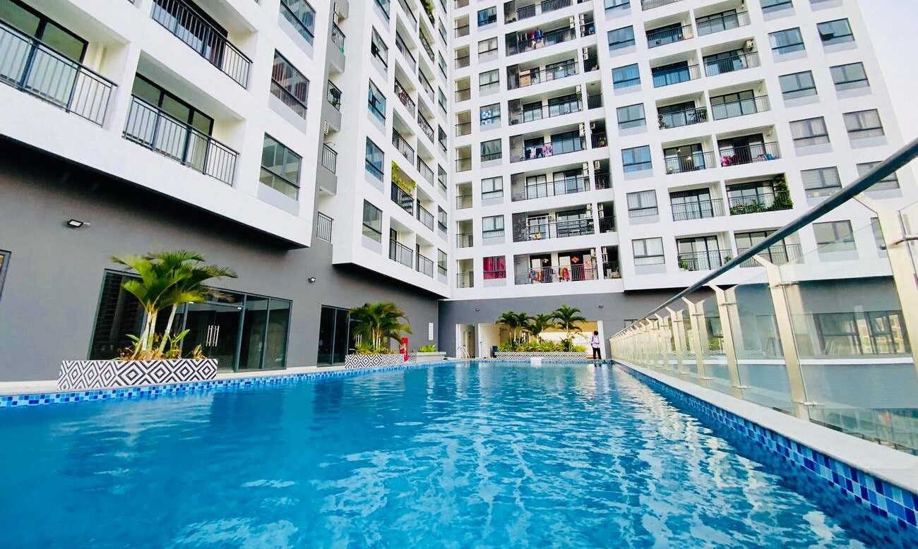 Tiện ích nội khu hồ bơi tại chung cư Goldora Plaza