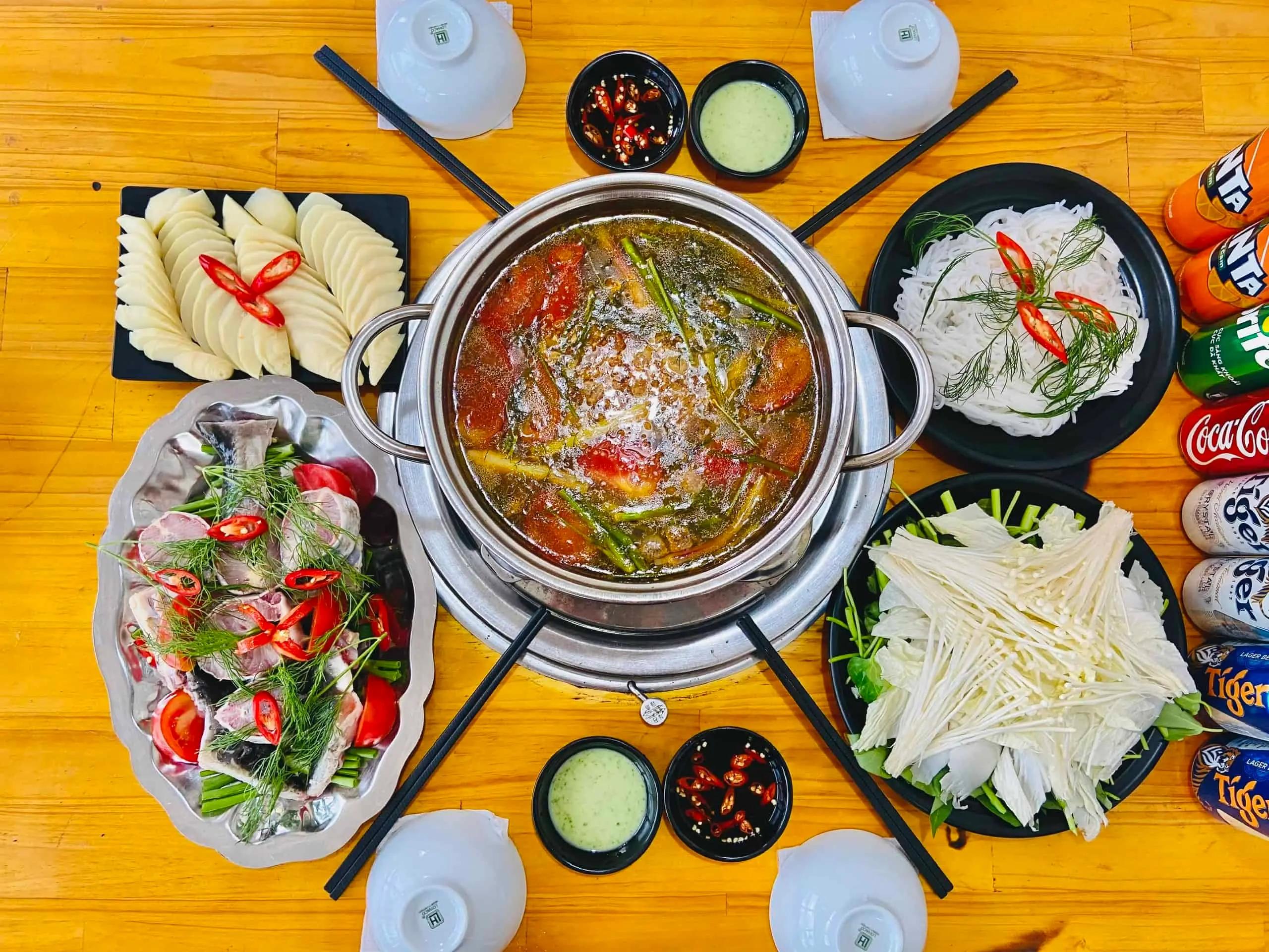 Lẩu cá tầm Đà Lạt thơm ngon, ngọt thịt, vị chua ngọt thanh nhẹ hấp dẫn khách du lịch