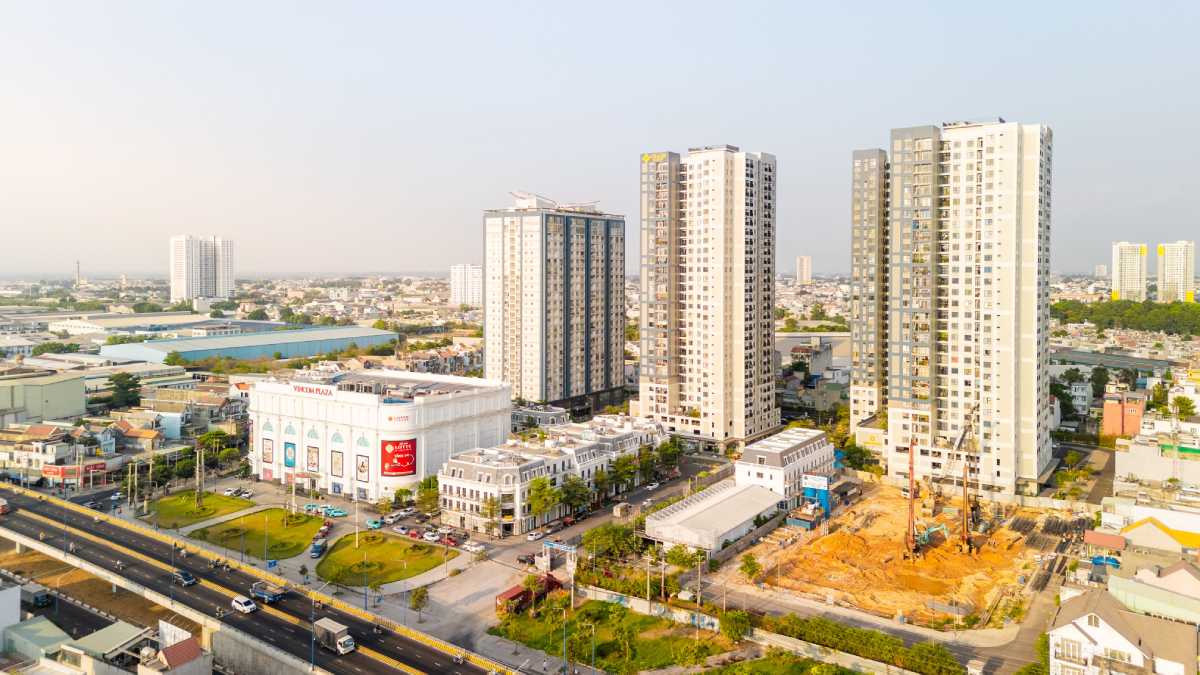 Tiện ích hồ bơi tại chung cư Charm Plaza