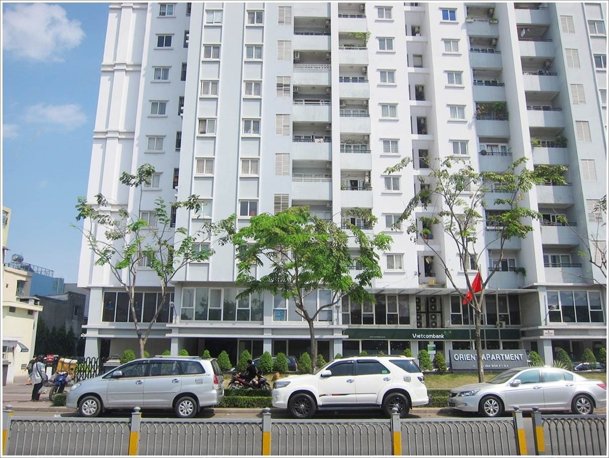 Đường Bến Vân Đồn và khu vực xung quanh Orient Apartment
