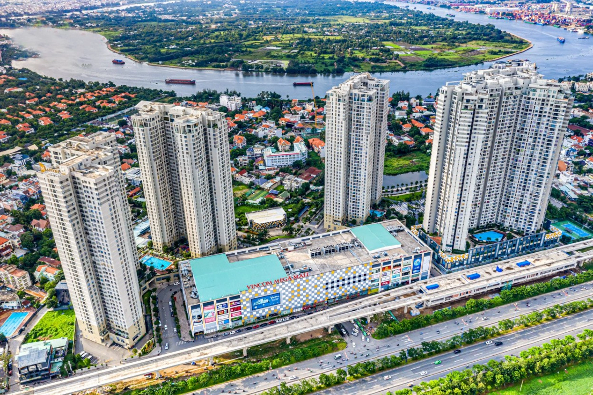 Toàn cảnh khu căn hộ Masteri Thảo Điền và trung tâm thương mại Vincom Mega Mall