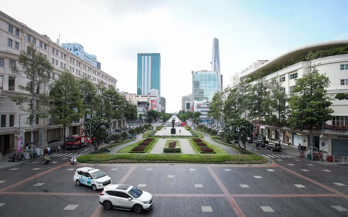 Phố đi bộ Nguyễn Huệ Quận 1, trái tim sôi động của Sài Gòn