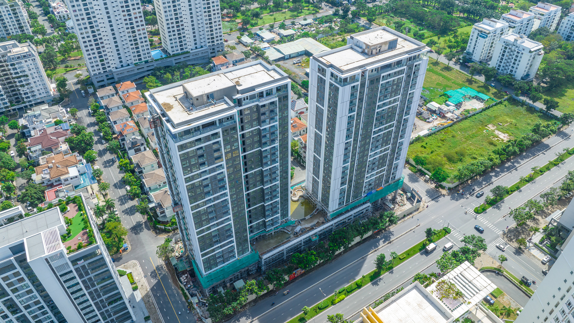 Tổng quan dự án The Antonia với kiến trúc sang trọng và hồ bơi trên cao