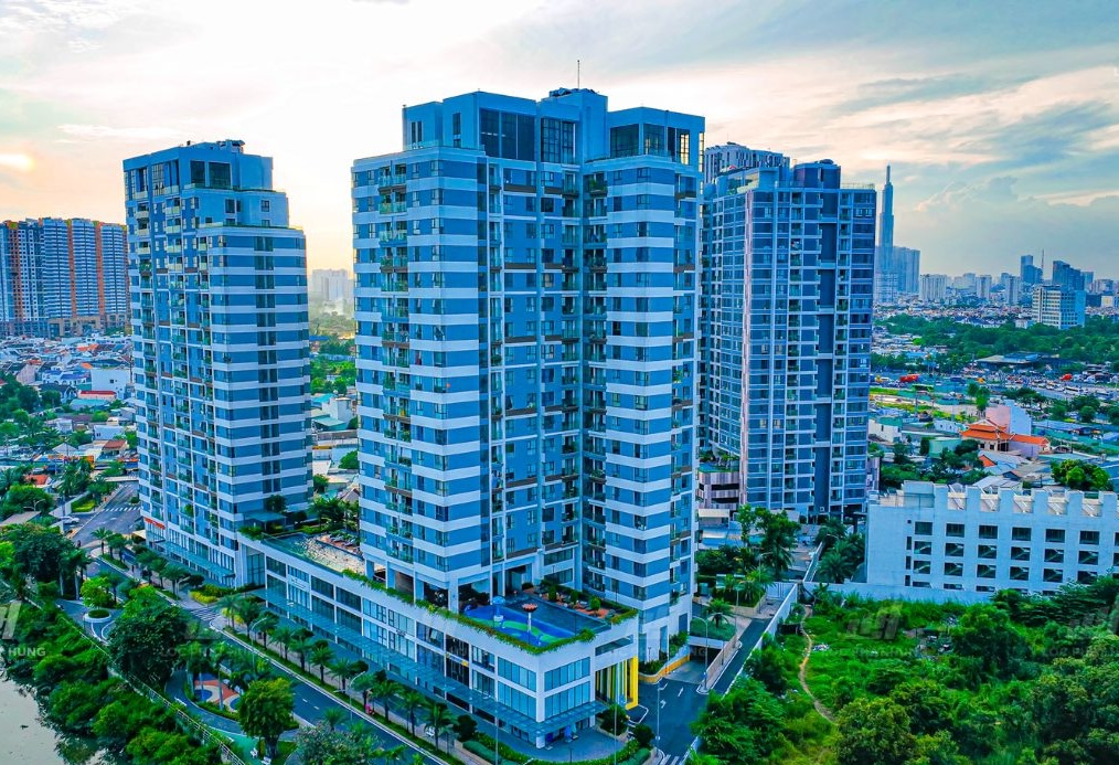 Tiện ích hồ bơi vô cực và sky garden tại D'Lusso