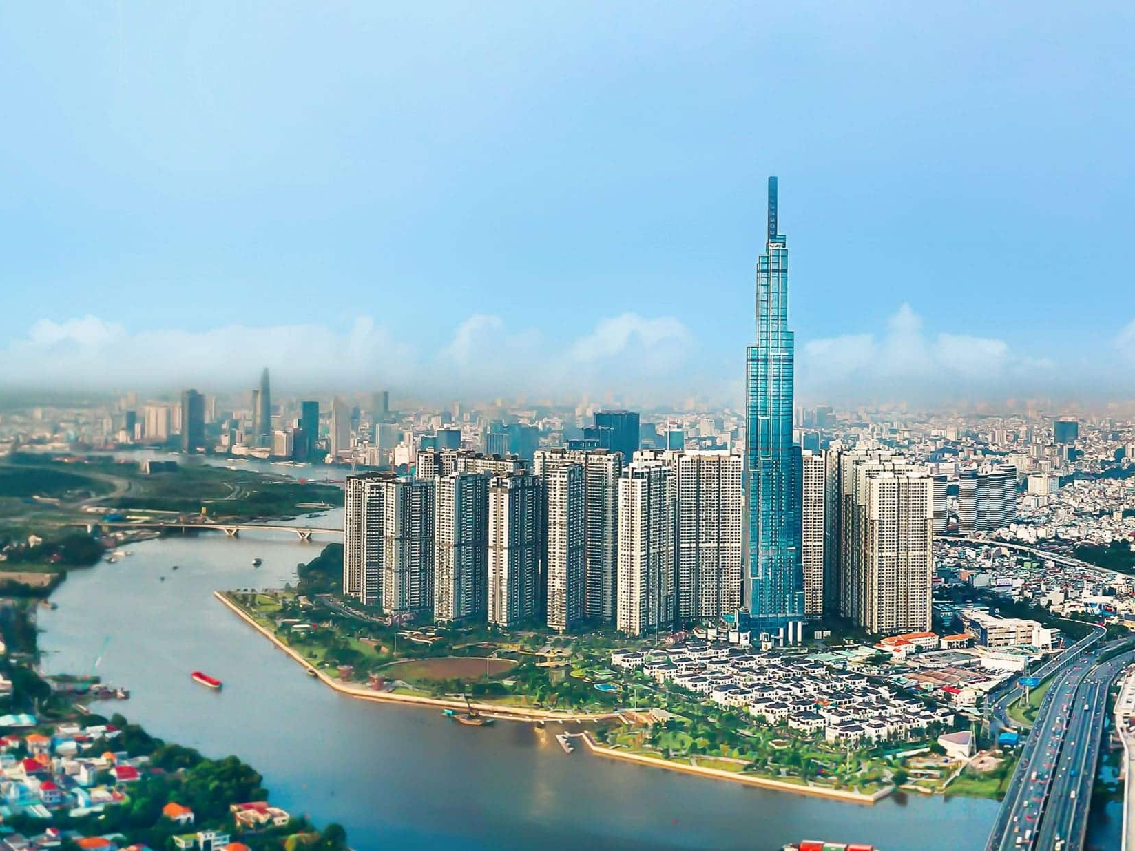 Toàn cảnh The Landmark 81 và công viên Central Park