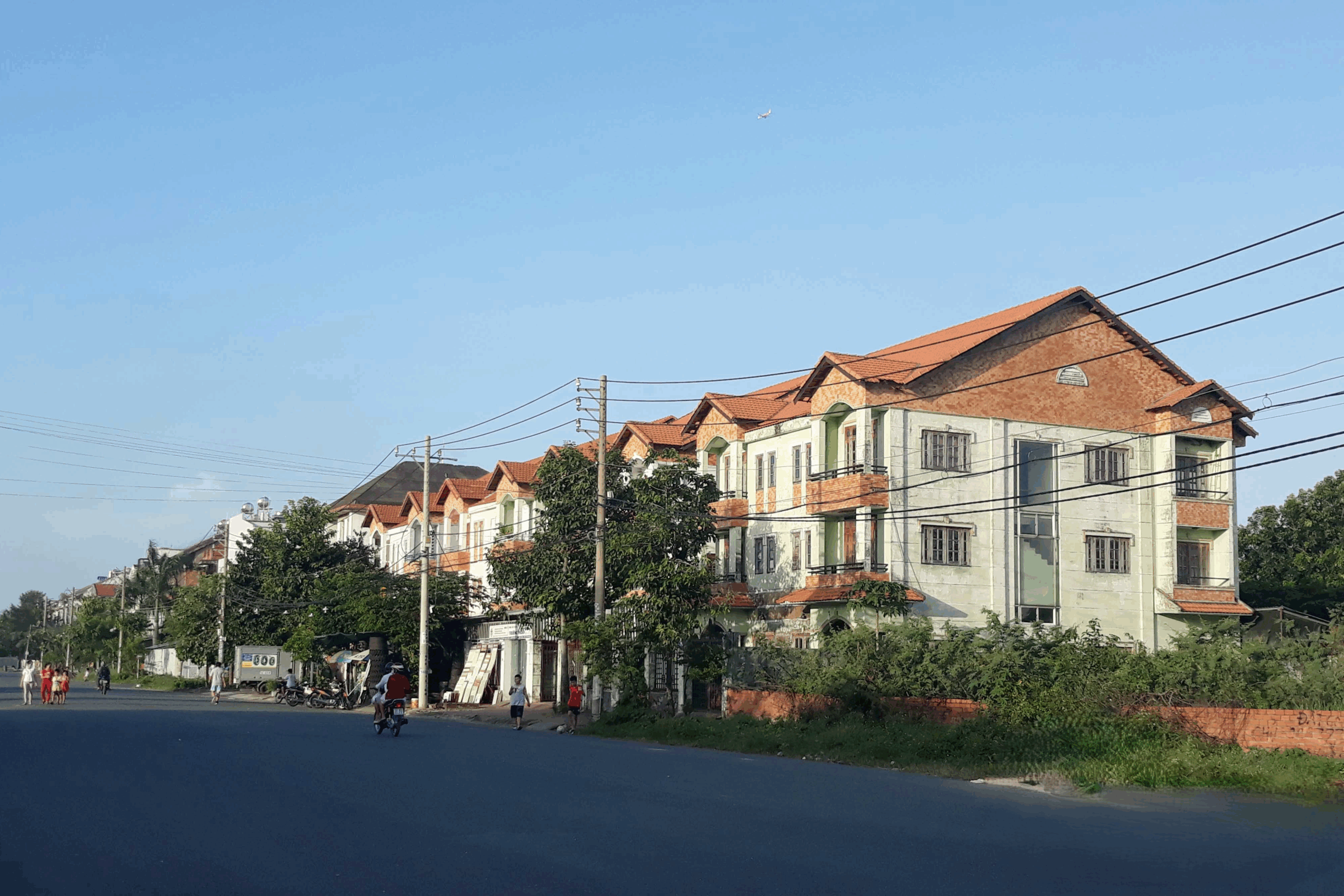 Đường nội bộ và nhà phố tại Khu dân cư Hoàng Hải