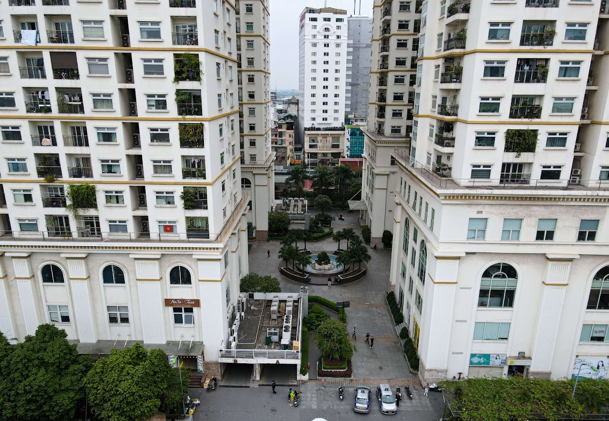 Khu vực sầm uất xung quanh Hòa Bình Green City