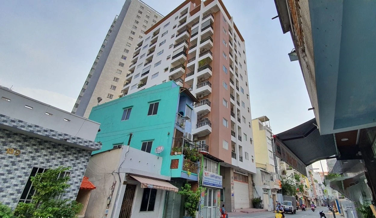 Phố Tây Bùi Viện gần chung cư Thế Hệ Mới