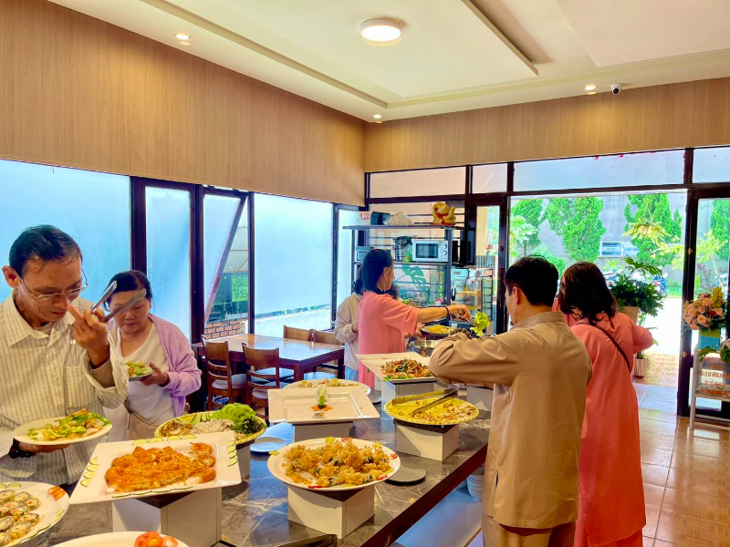 Món ăn tại nhà Tấm có hương vị tinh tế, phục vụ thân thiện và nguyên liệu thuần chay.