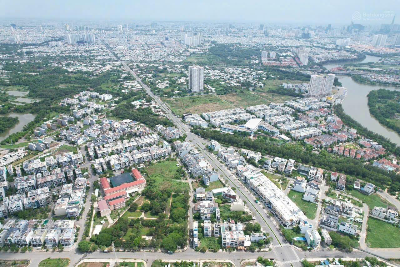 Đường xá sầm uất tại khu vực KDC T30