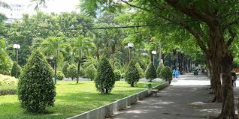 Công viên 23 tháng 9 trải dọc trên đường Lê Lai và Phạm Ngũ Lão