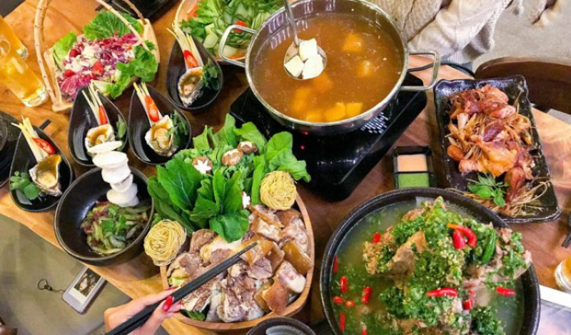 Lẩu bò hương vị đậm đà, nguyên liệu tươi ngon và cảm giác quây quần bên nồi lẩu nghi ngút khói
