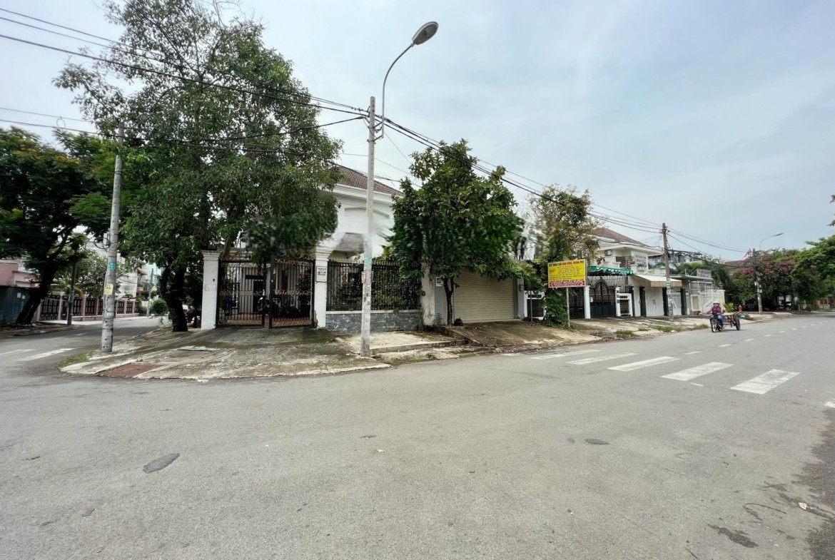 Đường phố và nhà cửa tại Khu dân cư Bình Hưng
