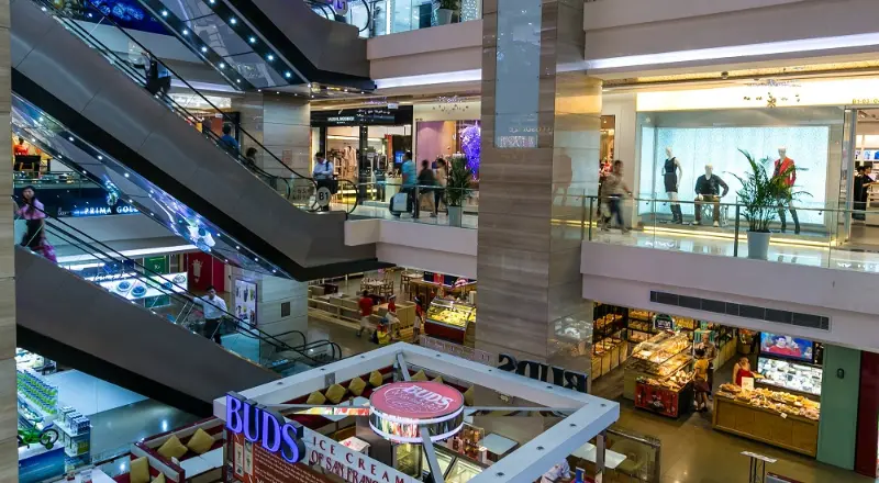 Không gian mua sắm hiện đại bên trong Vincom Center Đồng Khởi với nhiều thương hiệu thời trang và ẩm thực.
