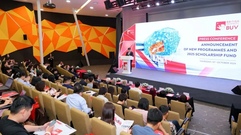 Hội trường Trường Đại học Anh Quốc Việt Nam trong buổi họp báo công bố chương trình học và học bổng năm 2025.