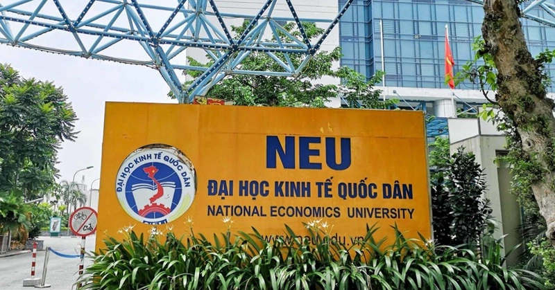 Khuôn viên xanh mát của trường đại học Kinh tế Quốc dân NEU.