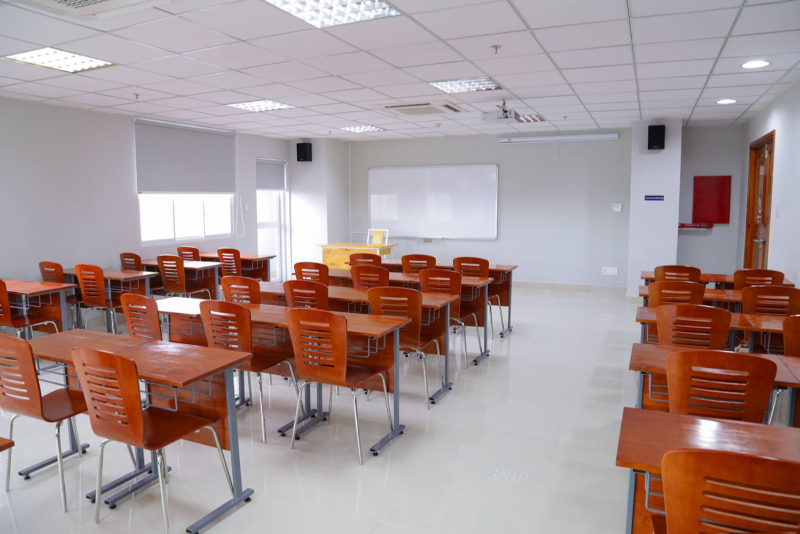 Đây là vị trí trung tâm, thuận lợi cho việc di chuyển và sinh hoạt của sinh viên