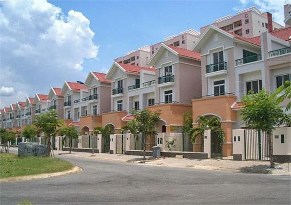 Đường Tố Hữu sầm uất gần KĐT Vạn Phúc