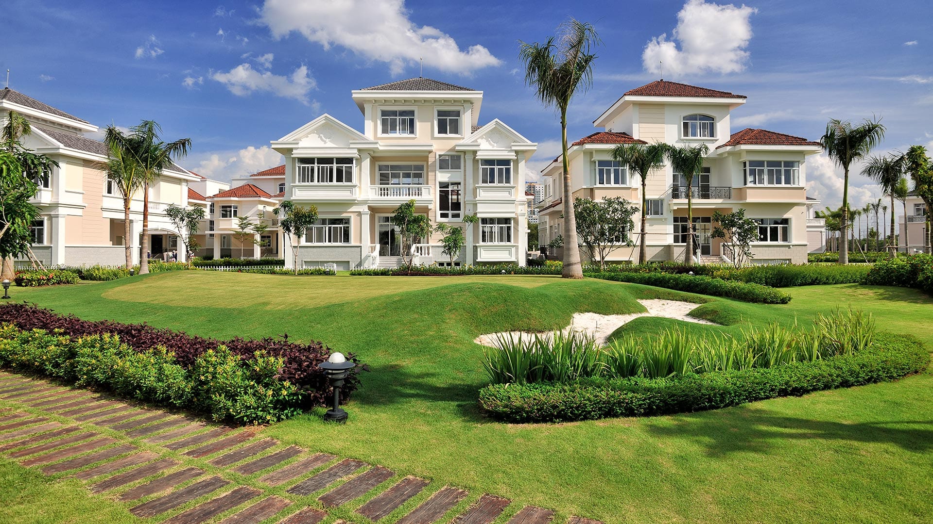 Toàn cảnh Biệt Thự Lâu Đài Chateau ven sông