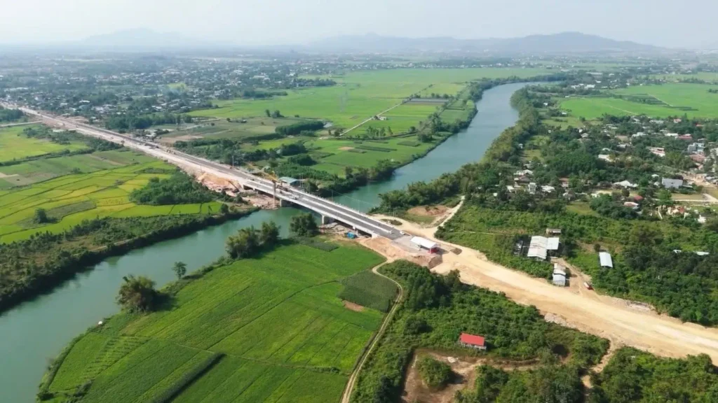 Cầu Quảng Đà  thúc đẩy sự phát triển của nhiều khu vực trước đây khó tiếp cận ở Quảng Nam và Đà Nẵng