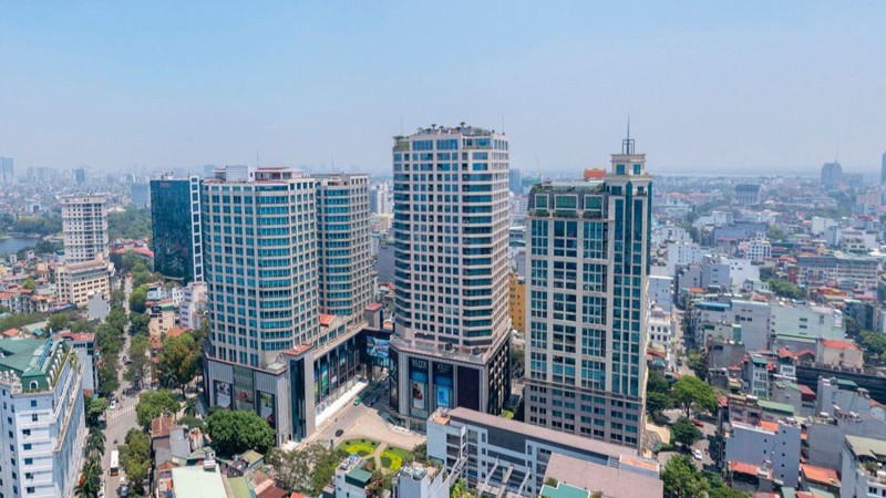 Toàn cảnh Vincom Center Bà Triệu nhìn từ bên ngoài