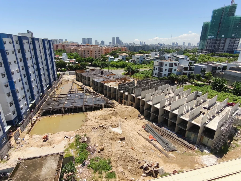 Tìm hiểu đầy đủ về điều kiện mua nhà ở xã hội năm 2025 bao gồm đối tượng, thu nhập, thủ tục đăng ký và quy trình xét duyệt. Cập nhật mới nhất giúp bạn dễ dàng tiếp cận nhà ở xã hội với chi phí hợp lý và pháp lý minh bạch.