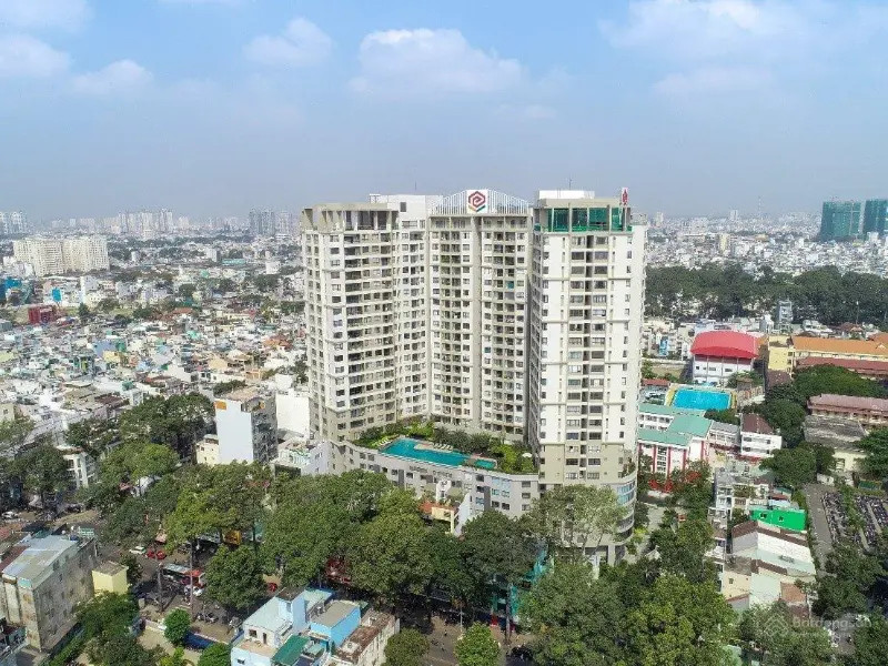 Chung cư cao tầng tại trung tâm, đại diện cho top căn hộ Quận 5 với vị trí thuận tiện và môi trường sống sôi động.