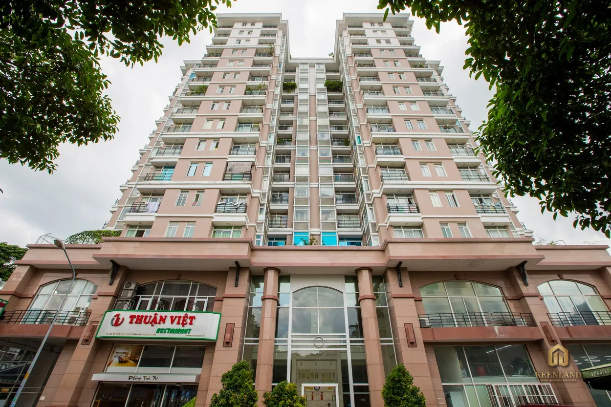 Khu căn hộ Thuận Việt Quận 11 gần trung tâm thương mại và trường học lớn.