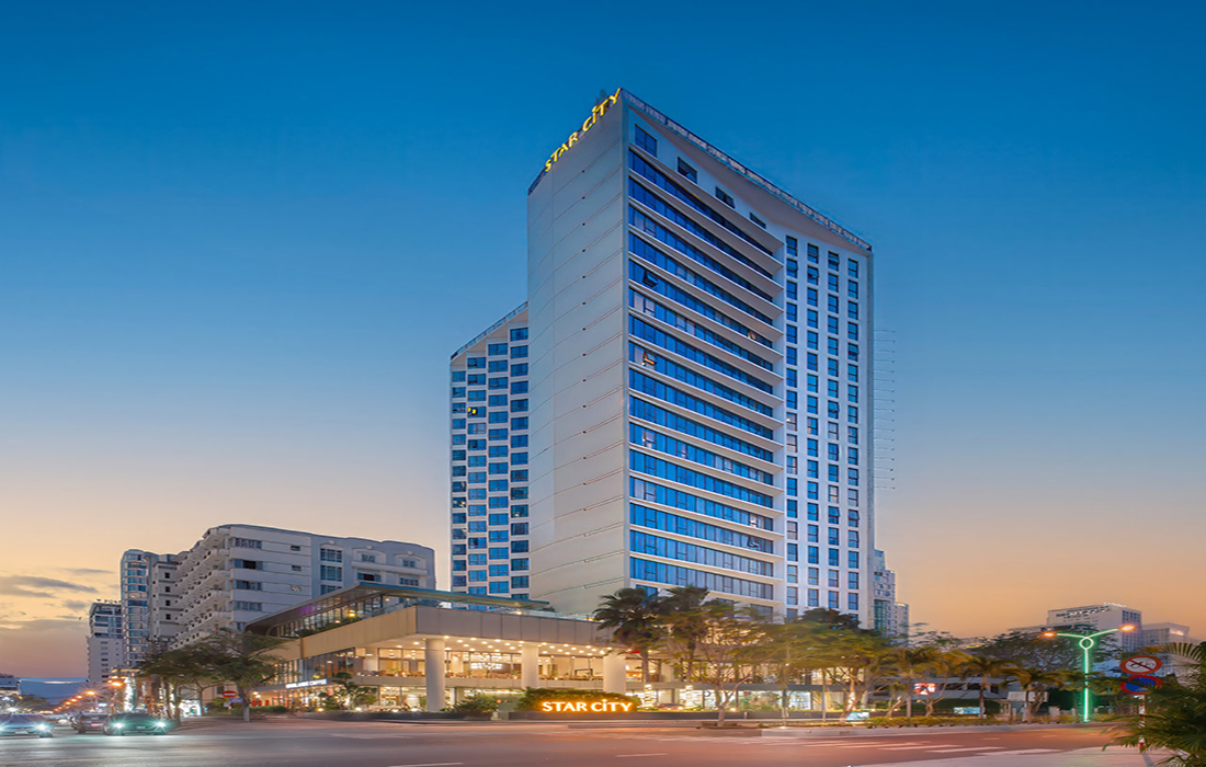 Khu vực đường Trần Phú về đêm gần Starcity Nha Trang