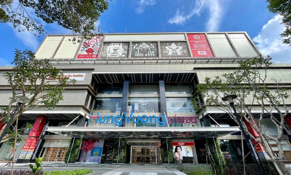Hùng Vương Plaza được đánh giá cao vì vừa có trung tâm thương mại vừa gần khu giáo dục – y tế trọng điểm.
