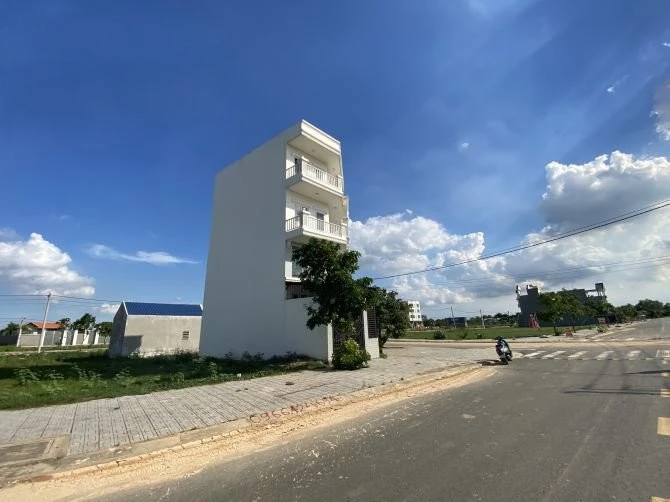 Khuôn viên xanh mát tại KDC Long Thuận
