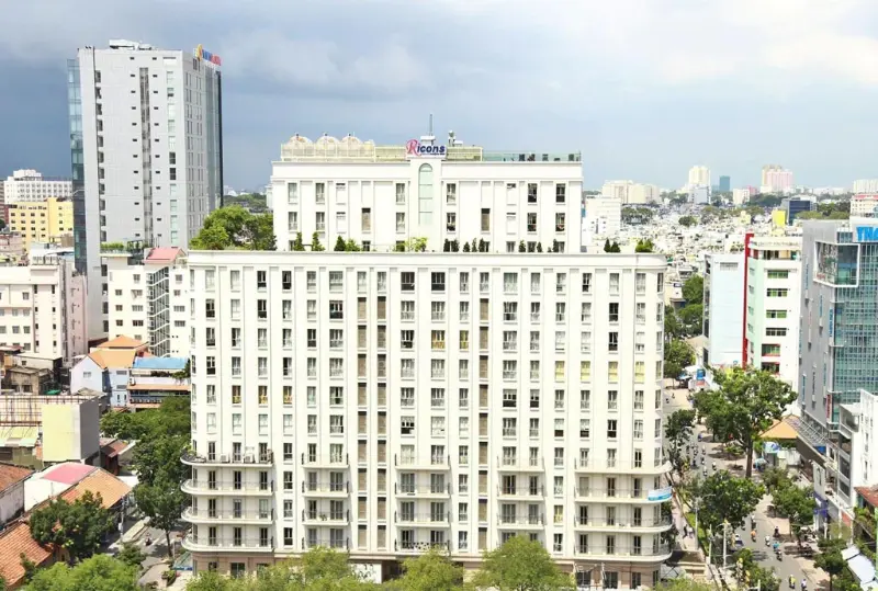 Toàn cảnh dự án Saigon Pavillon trong bài Review 3 căn hộ Quận 3 đẹp cho gia đình trẻ, nổi bật với kiến trúc sang trọng và vị trí trung tâm thuận tiện.