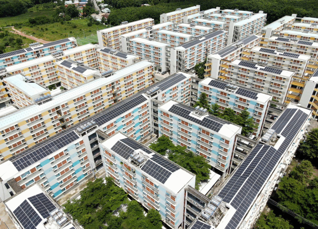 Nhà ở xã hội là loại hình nhà ở được Nhà nước hỗ trợ nhằm giúp những người có thu nhập thấp, công chức, công nhân và các nhóm đối tượng ưu tiên