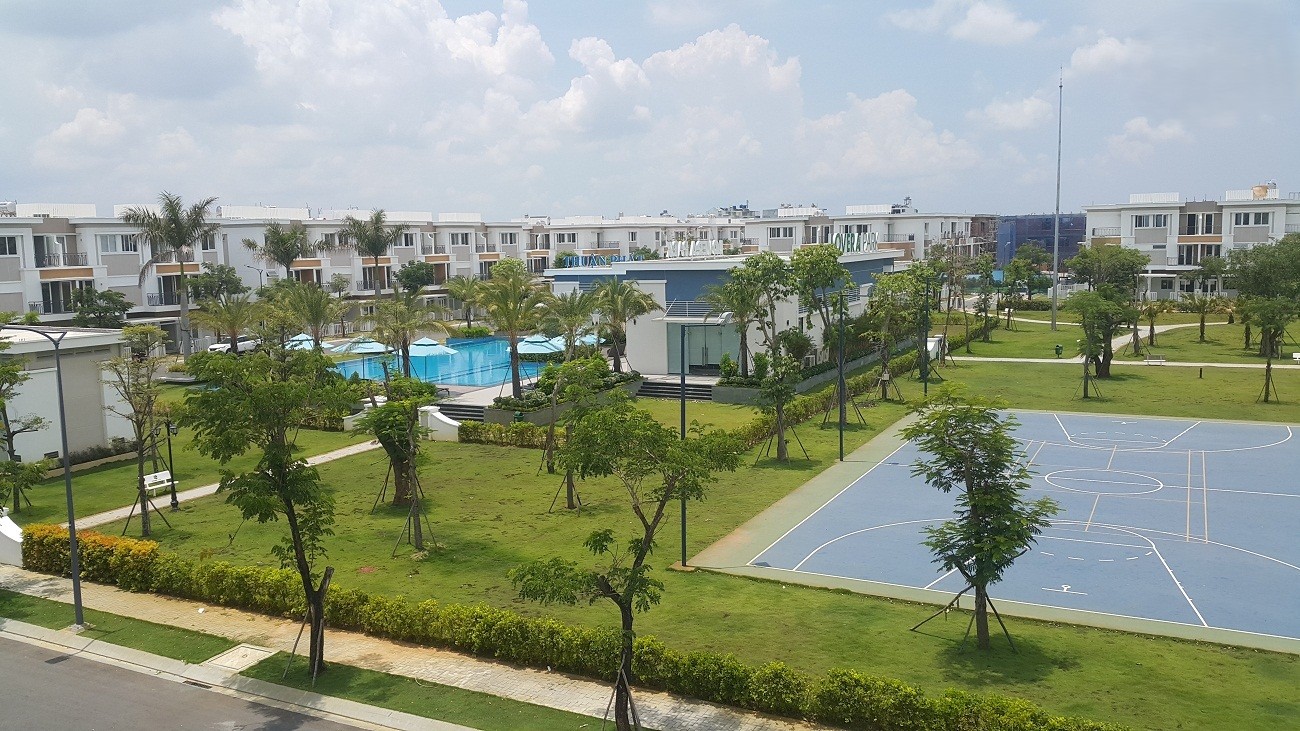 Tiện ích hồ bơi và công viên tại Lovera Park Bình Chánh