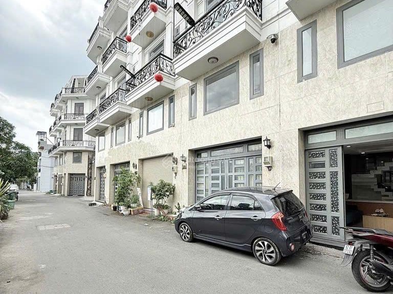 Nhà phố xây sẵn tại dự án Golden City 2 thiết kế hiện đại