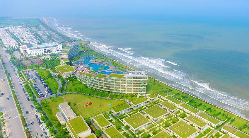 Toàn cảnh FLC Lux City Sầm Sơn với quảng trường và khu phố thương mại
