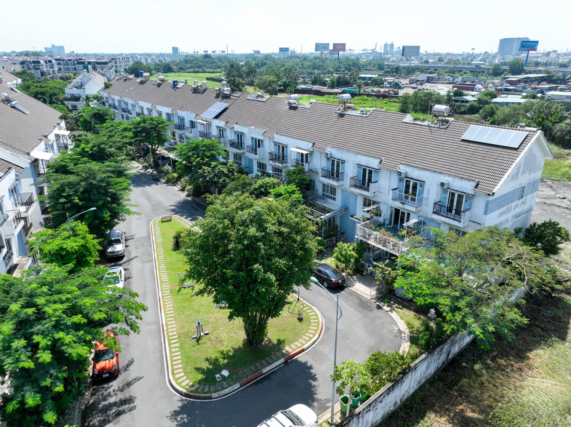Tiện ích hồ bơi tại Mega Residence Khang Điền