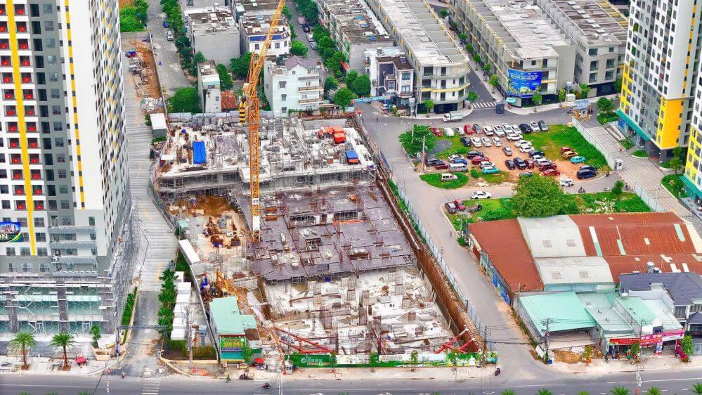 Tháp Green Diamond của dự án Bcons City đang được xây móng