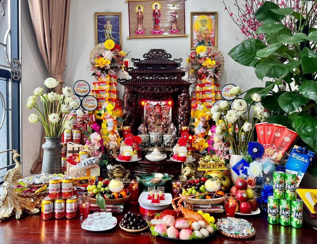Bàn thờ Thần Tài vào ngày Tết
