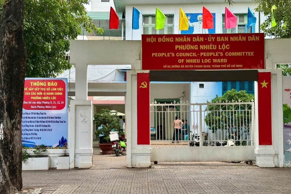 Cổng UBND phường Nhiêu Lộc TP.HCM tại số 82 đường Bà Huyện Thanh Quan