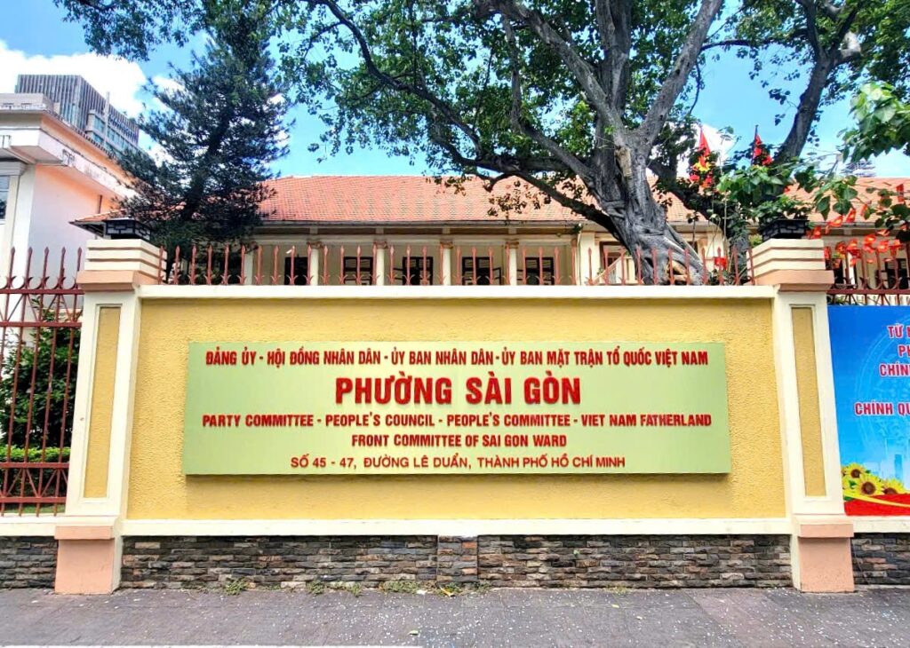 UBND phường Sài Gòn ở đâu? Cập nhật sau sáp nhập Bảng hiệu trụ sở UBND phường Sài Gòn TP. HCM tại số 45 - 47 đường Lê Duẩn